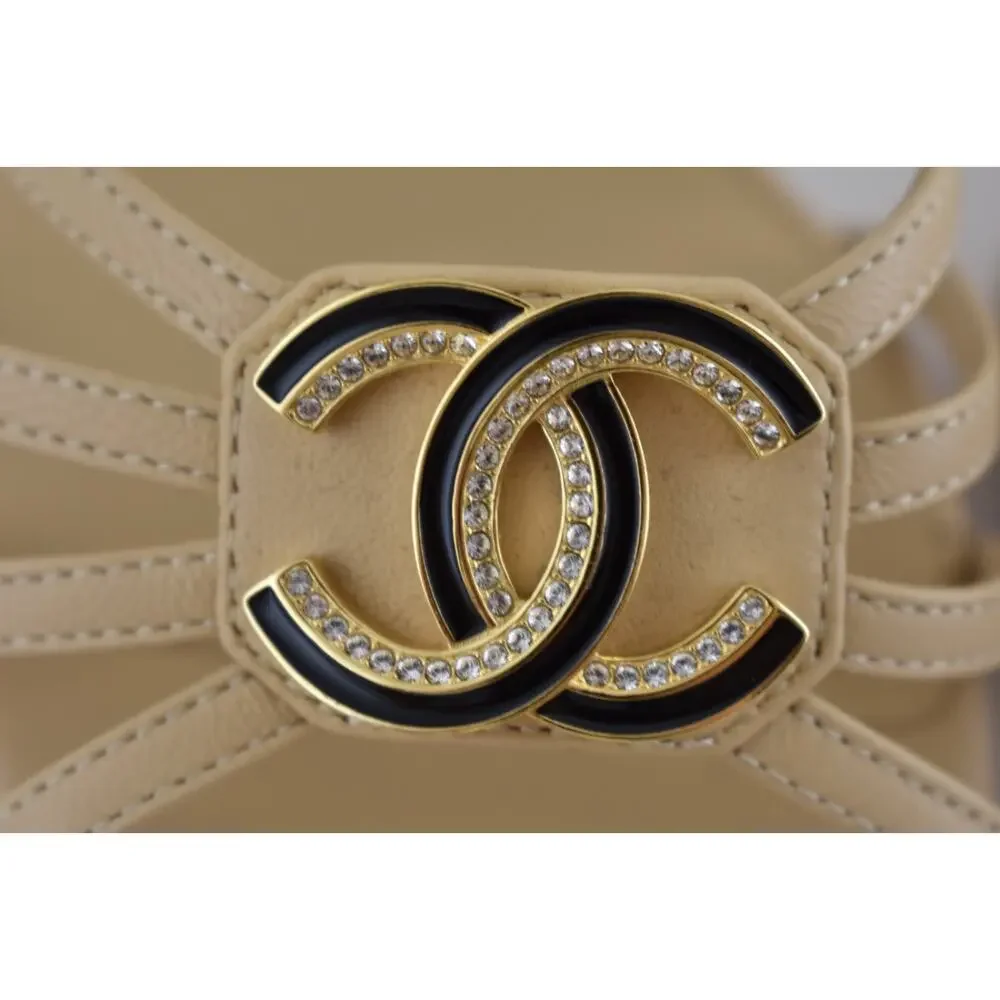 CHANEL 25p beige